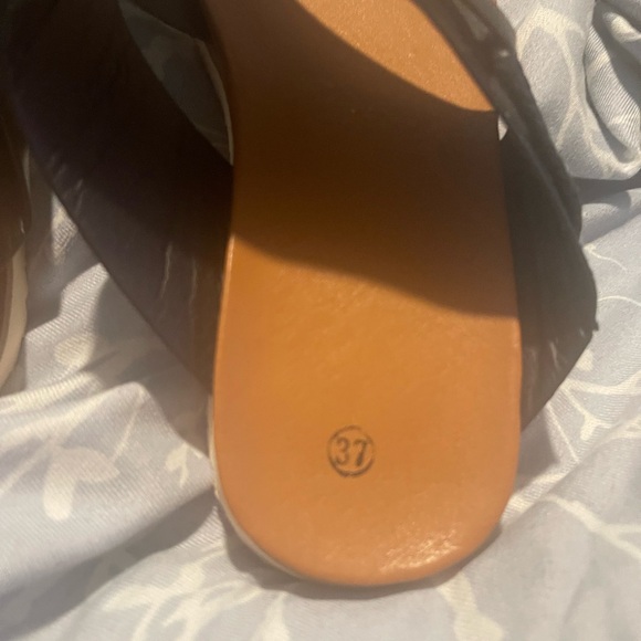 NWOT Size 6.5 Faux Black Leather Slip On - Picture 4 of 9